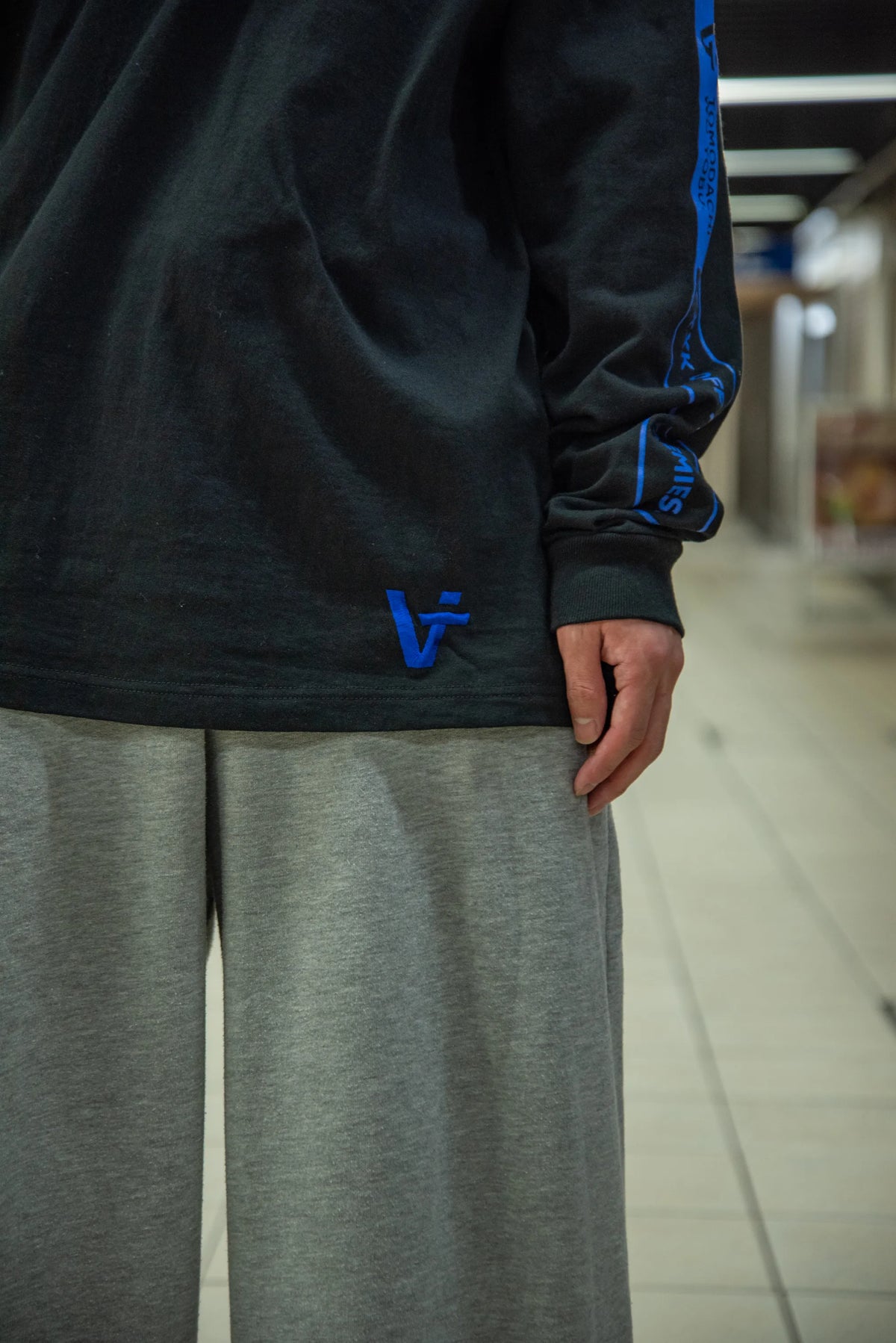 Vav FRIENEMIES Long Sleeve T-shirt